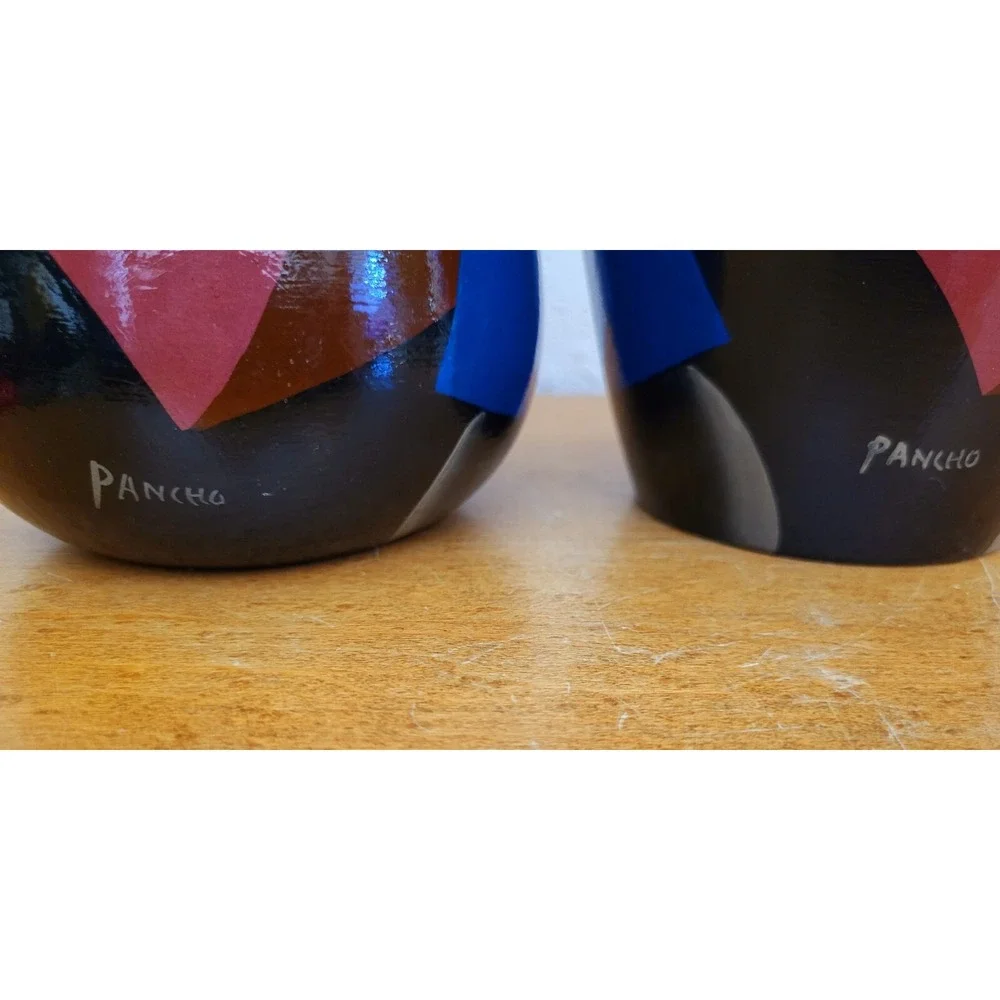 Pair of Collectible Peruvian Vase Handpainted Artist Signed Pancho Vases Jars 6